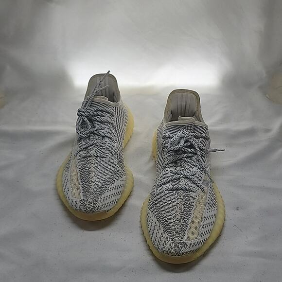 ADIDAS YEEZYS BOOST V2 NON- REFLECTIVE MENS 8 LADIES 9 COLOR GREY/WHITE VGUC - Picture 3 of 16